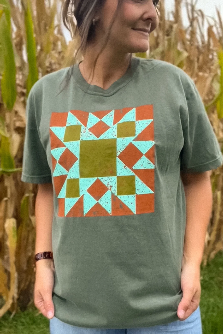 Distressed Barn Quilt Graphic Tee in Moss