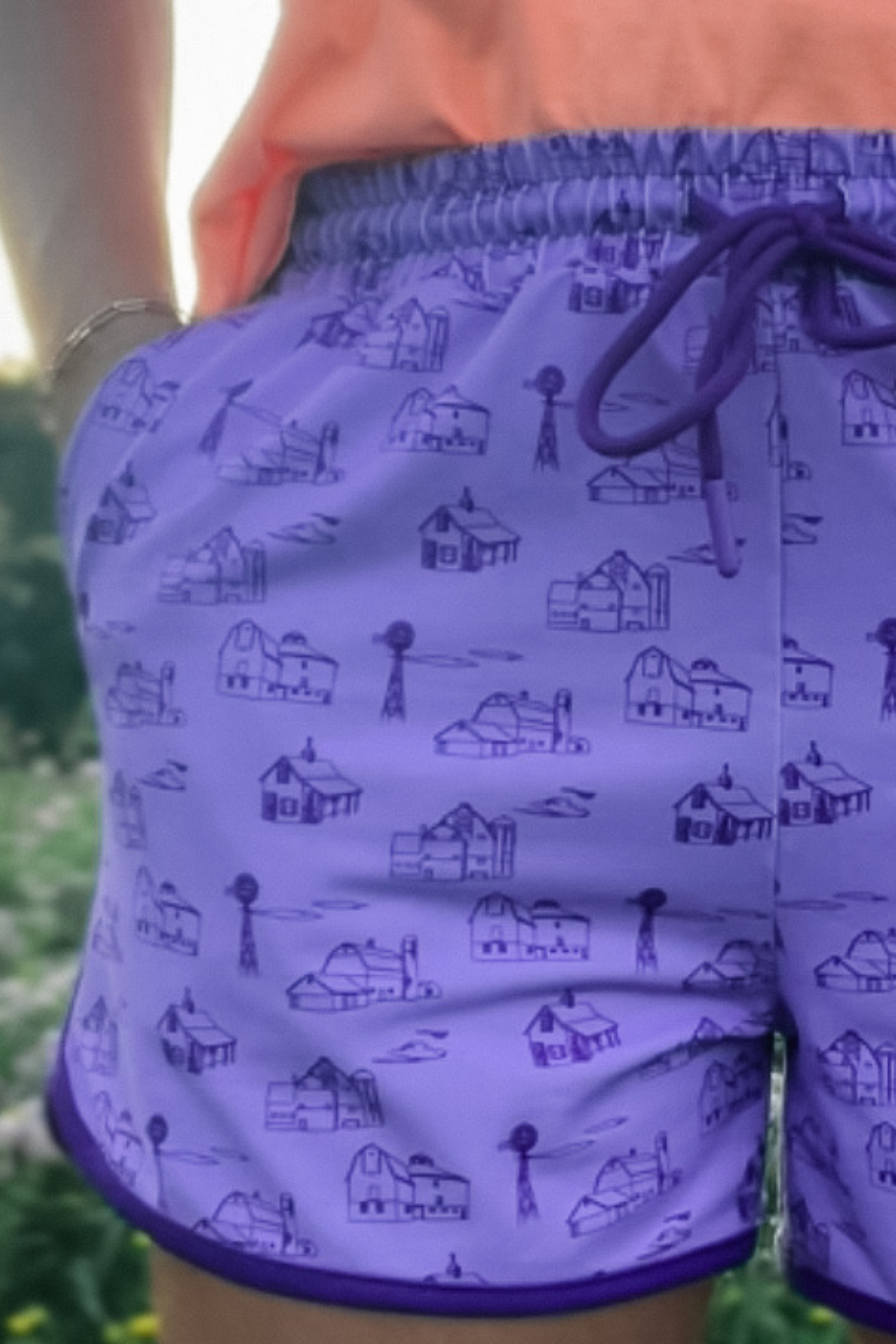 women's farm shorts feature elastic waist band and pockets